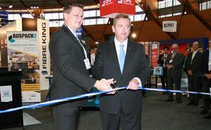 NSW minister for fair trading Anthony Roberts (right) joins the APPMA's Mark Dingley (left) to officially cut the ribbon the declare AUSPACK PLUS 2013 officially open.